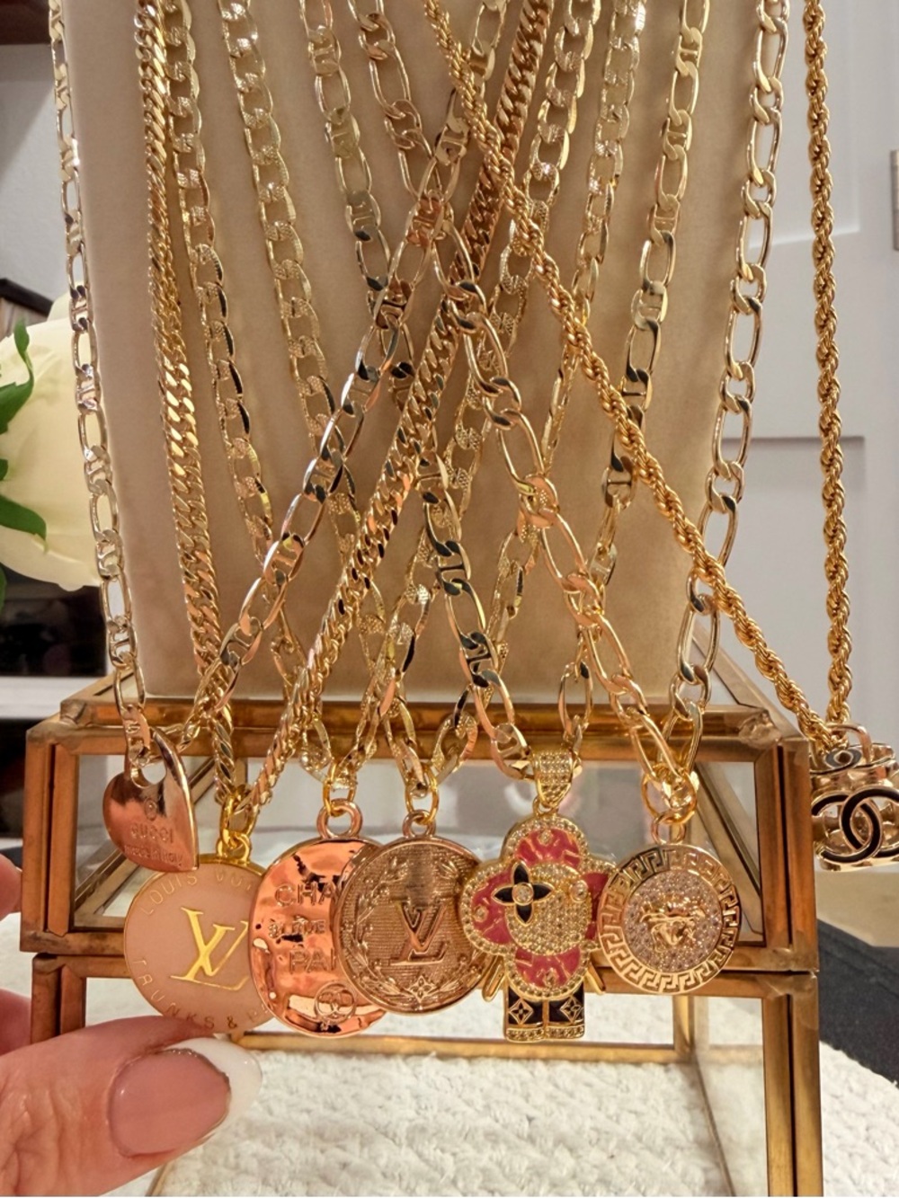 ⭐️ Pick ONE ⭐️ - 22 inch Gold Pendant Necklace - Designer-Inspired Pendant- NEW✨